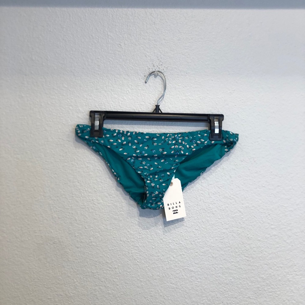 🆕 NWT Billabong green floral full coverage bikini bottoms